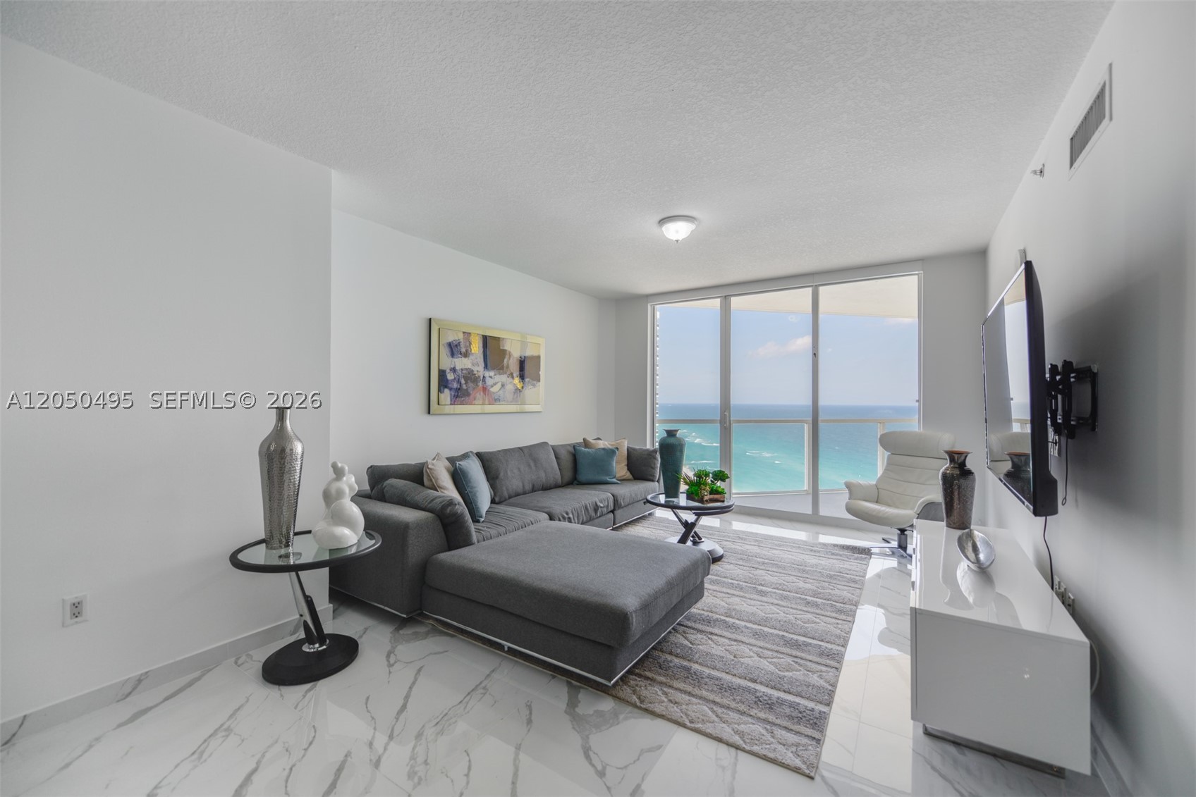 LA PERLA CONDO - Residential Lease