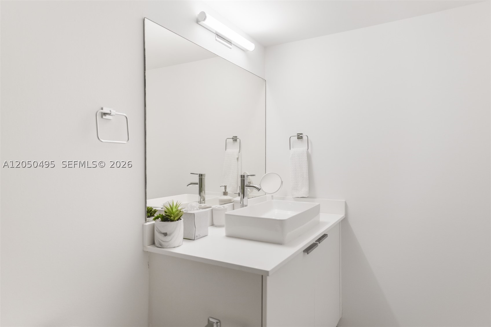 LA PERLA CONDO - Residential Lease
