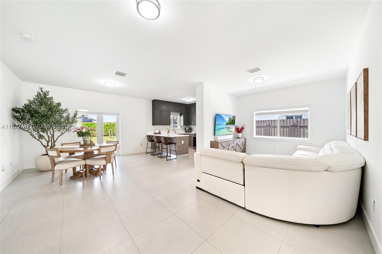 KINGS COURT - Residential