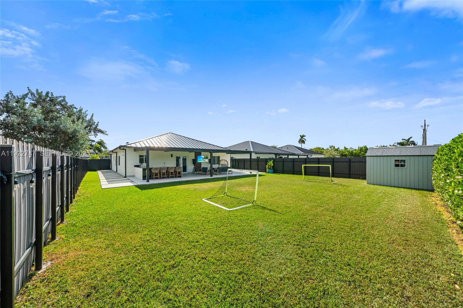 KINGS COURT - Residential