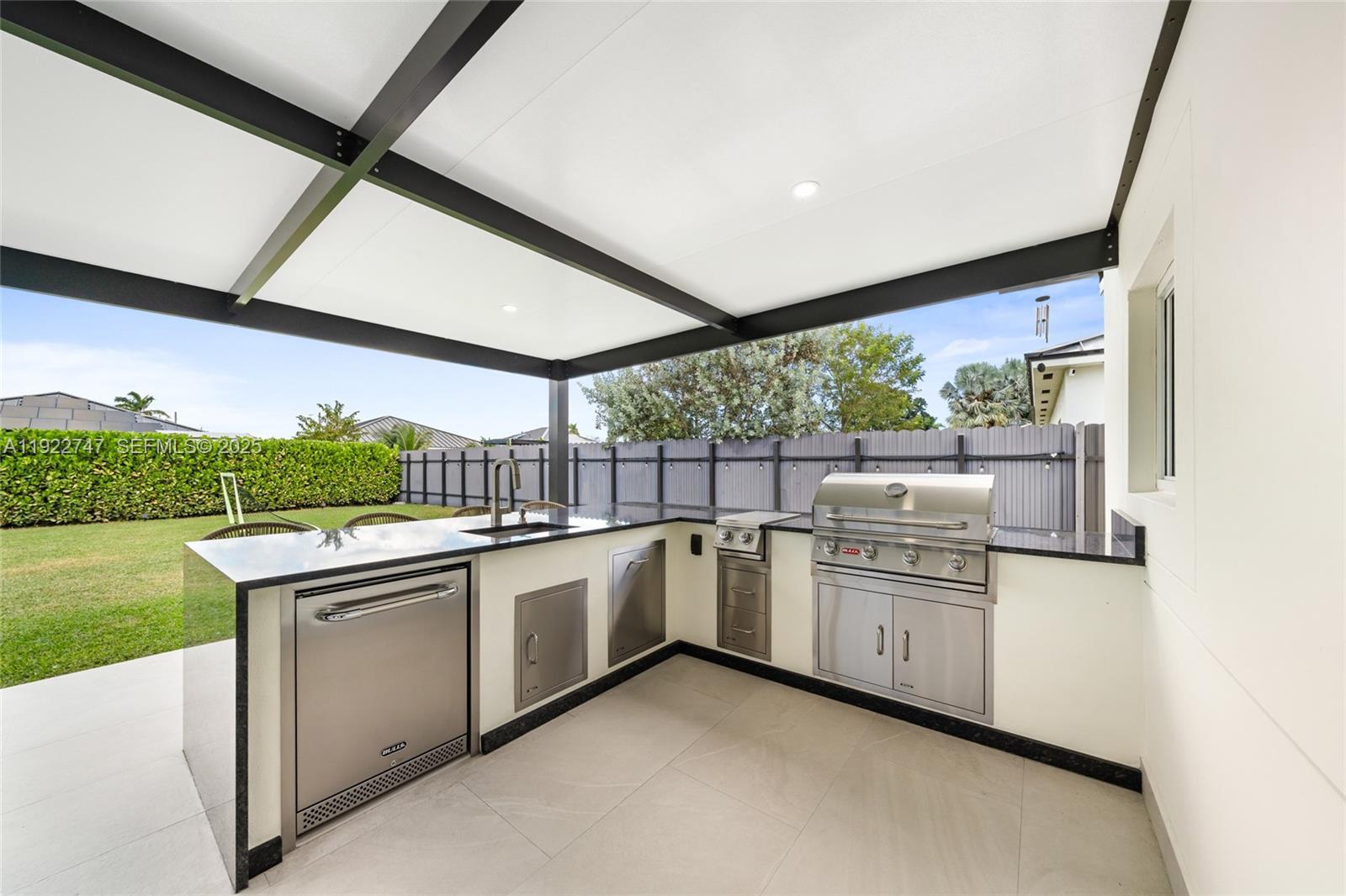KINGS COURT - Residential