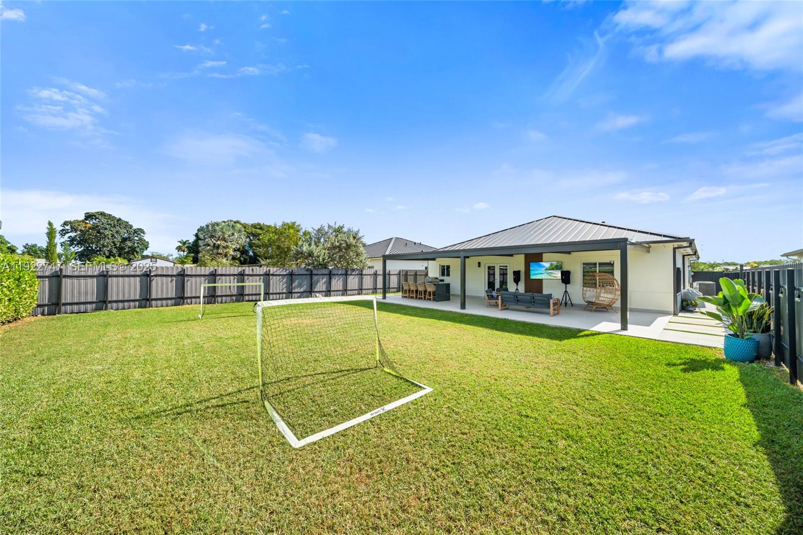 KINGS COURT - Residential