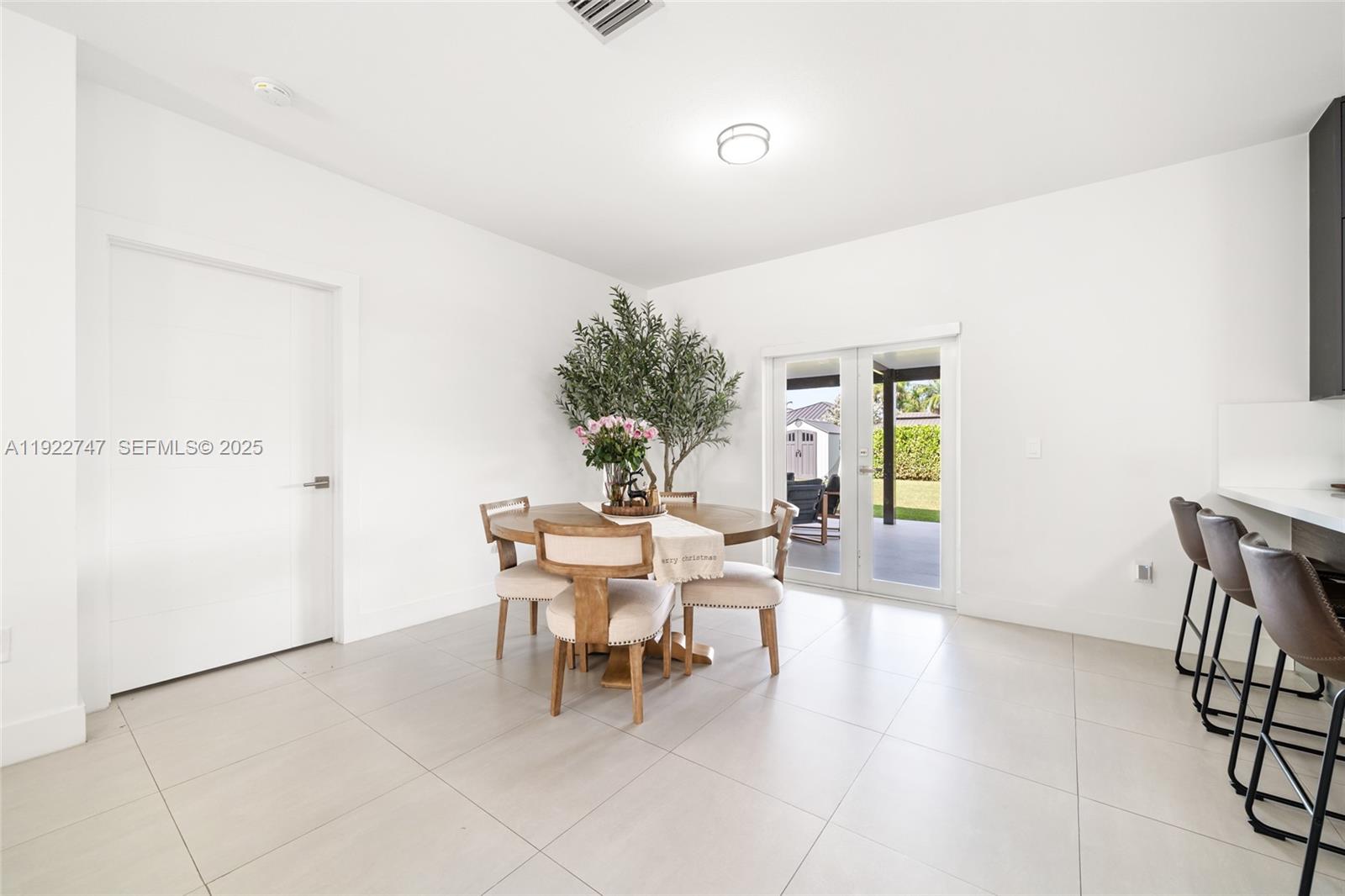 KINGS COURT - Residential