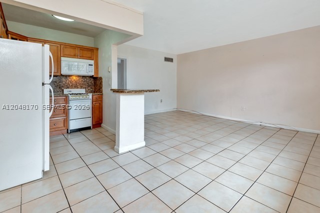 THE KENSINGTON CONDO - Residential Lease