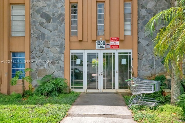 THE KENSINGTON CONDO - Residential Lease