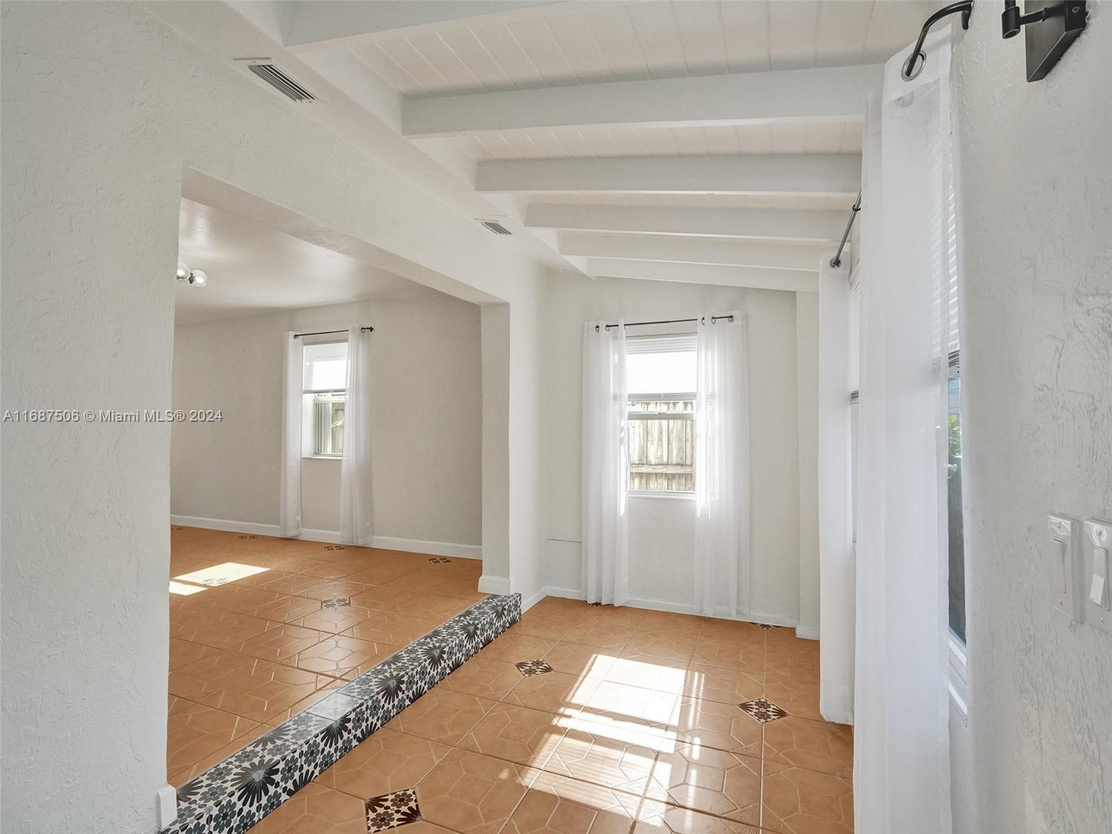 OAKLAND PARK SECOND ADD - Residential Lease