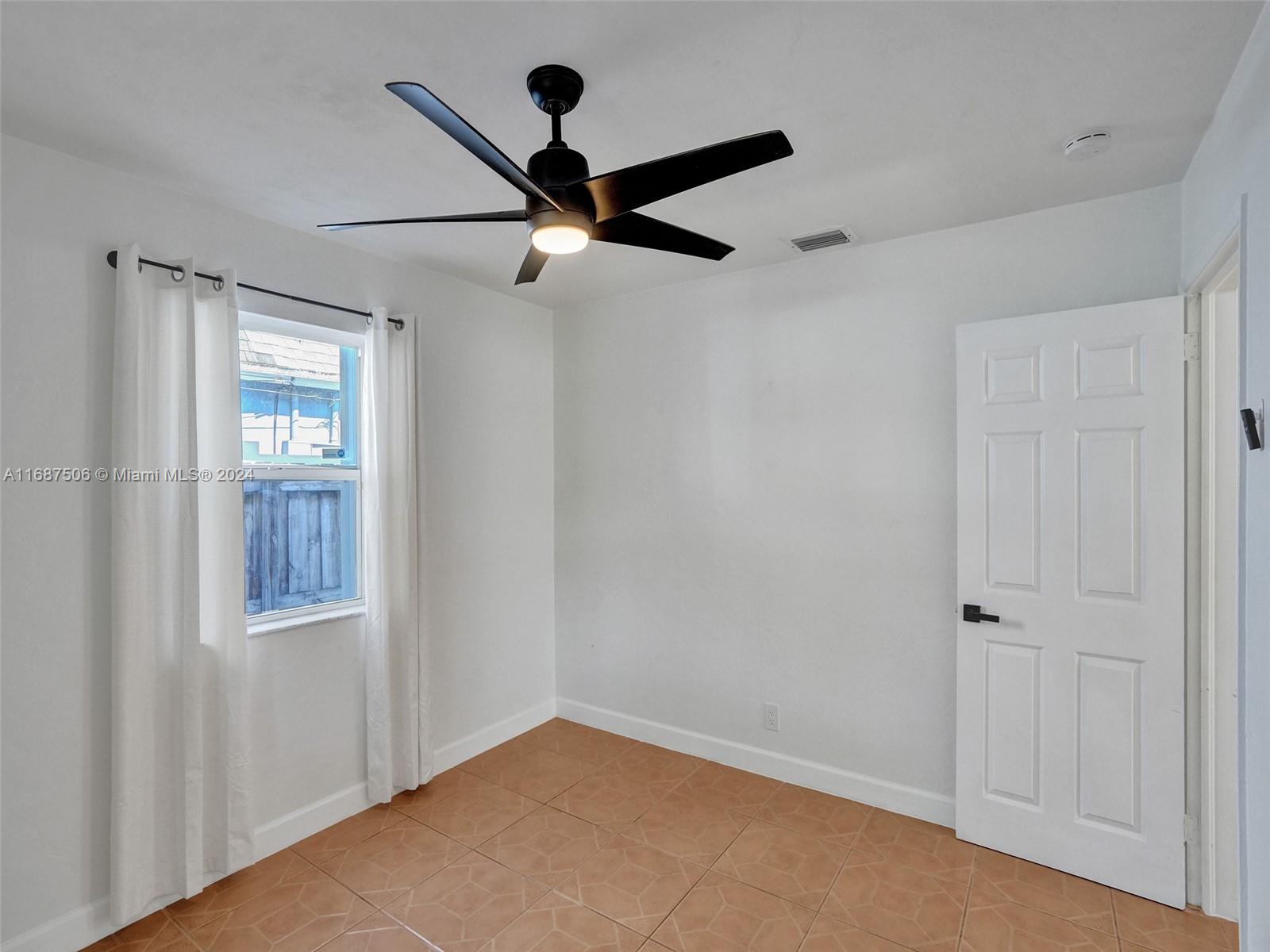 OAKLAND PARK SECOND ADD - Residential Lease