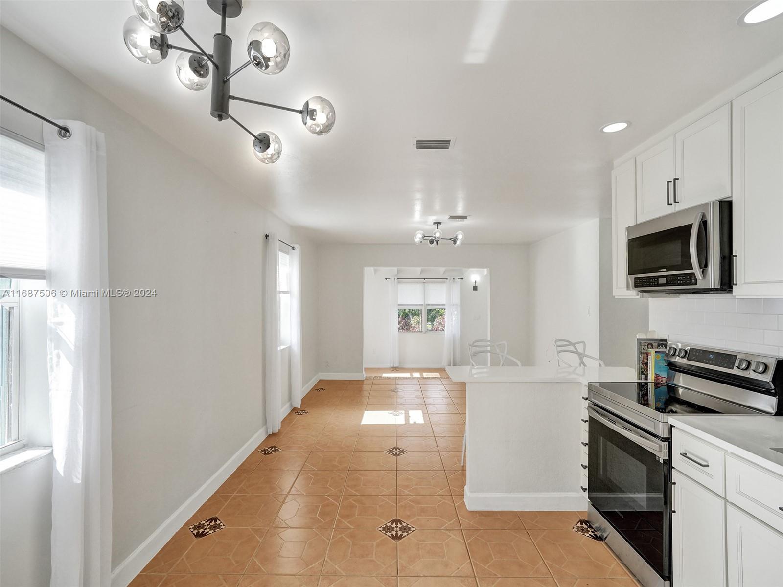 OAKLAND PARK SECOND ADD - Residential Lease