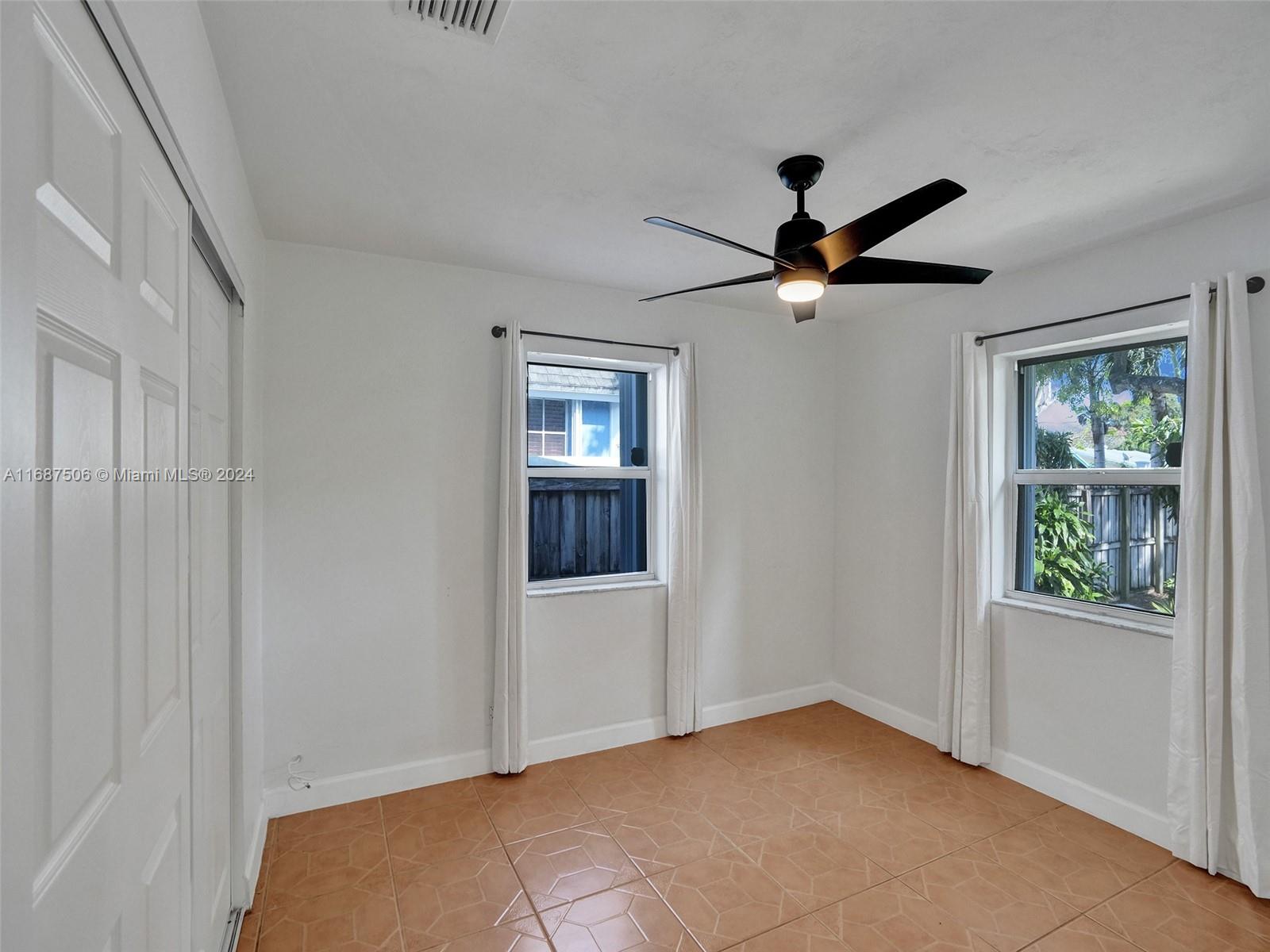 OAKLAND PARK SECOND ADD - Residential Lease