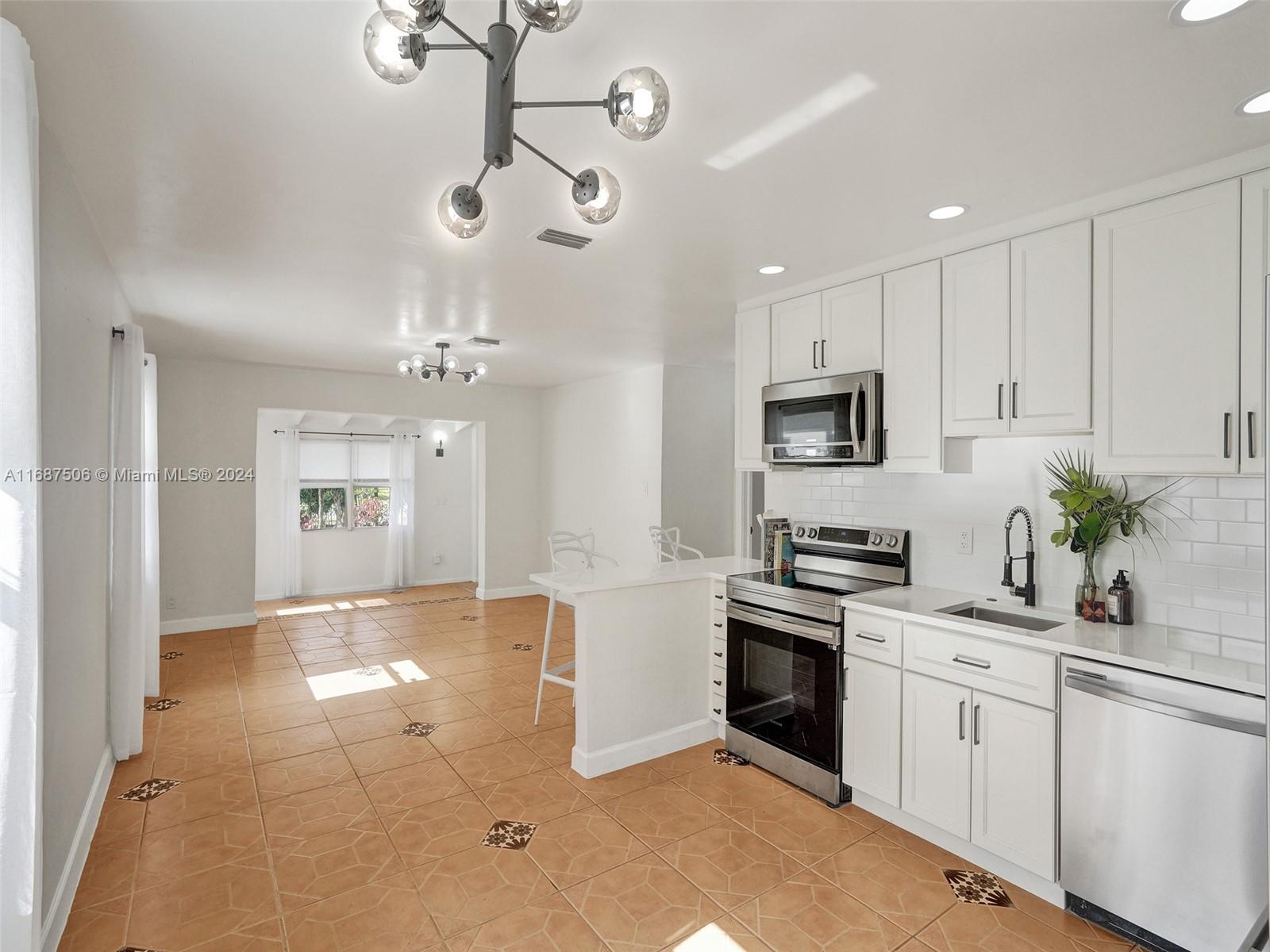 OAKLAND PARK SECOND ADD - Residential Lease