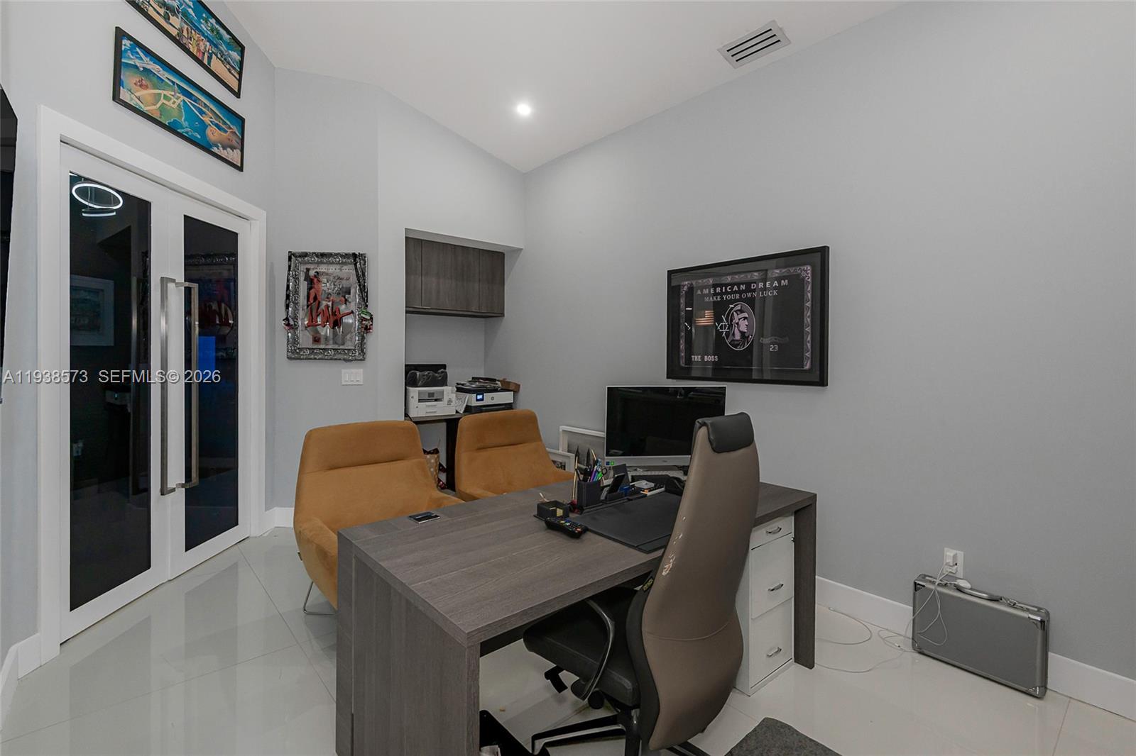 HOLLYWOOD LAKES COUNTRY C - Residential