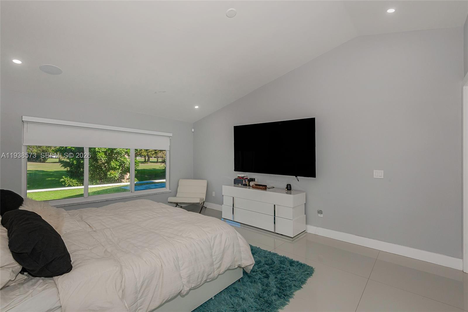 HOLLYWOOD LAKES COUNTRY C - Residential