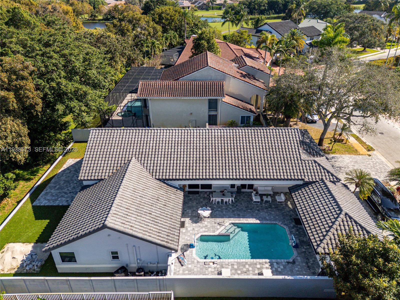 HOLLYWOOD LAKES COUNTRY C - Residential