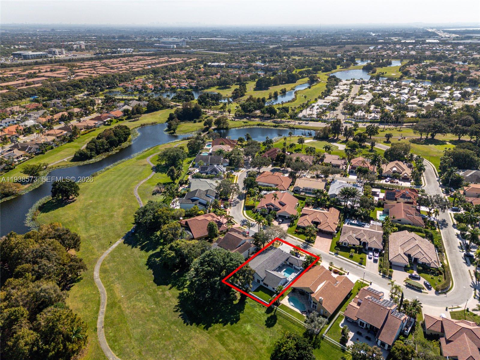 HOLLYWOOD LAKES COUNTRY C - Residential