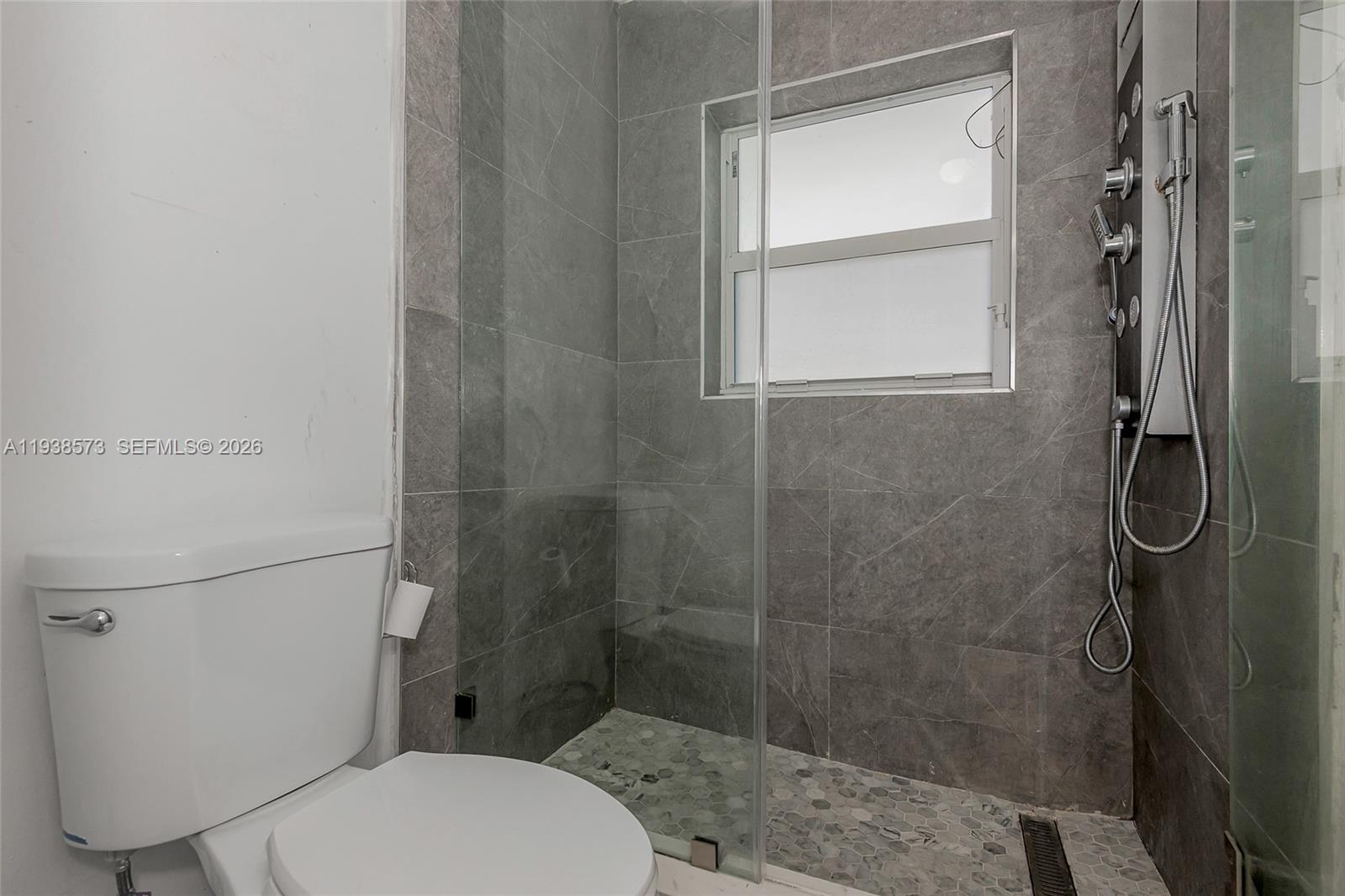 HOLLYWOOD LAKES COUNTRY C - Residential