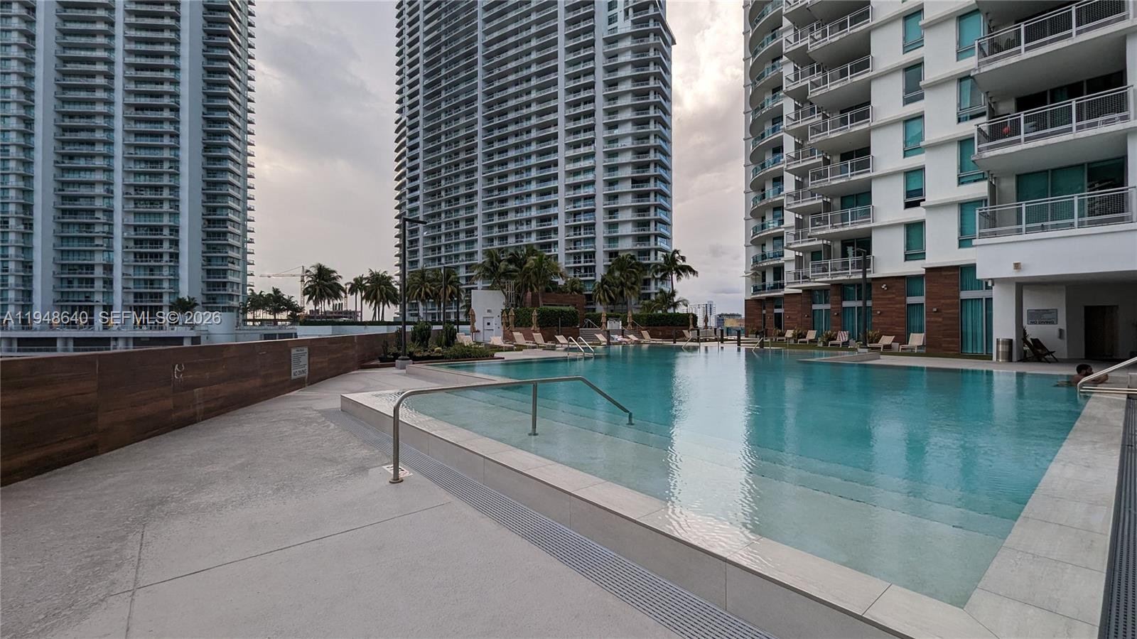 WIND CONDO - Residential