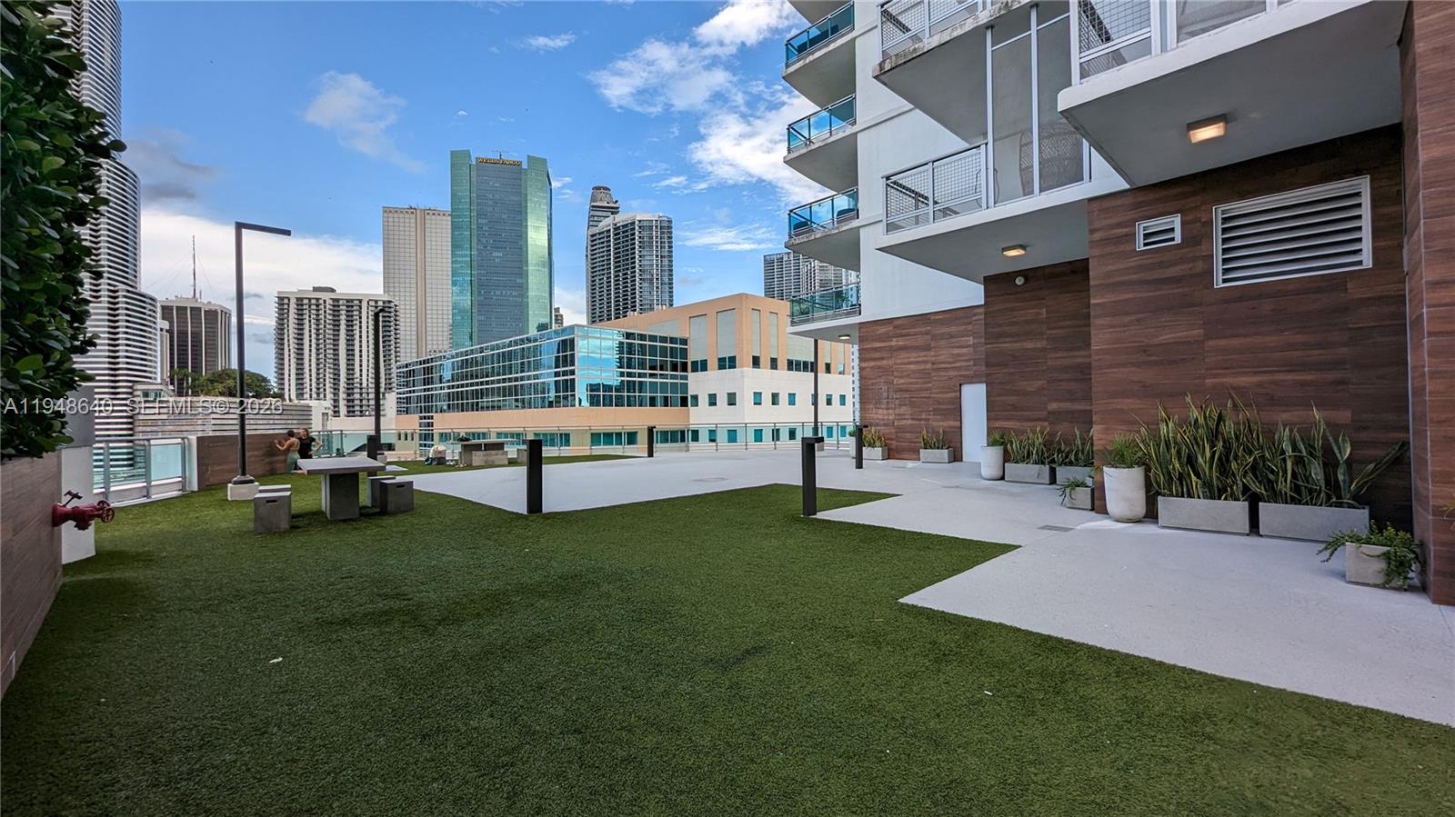 WIND CONDO - Residential