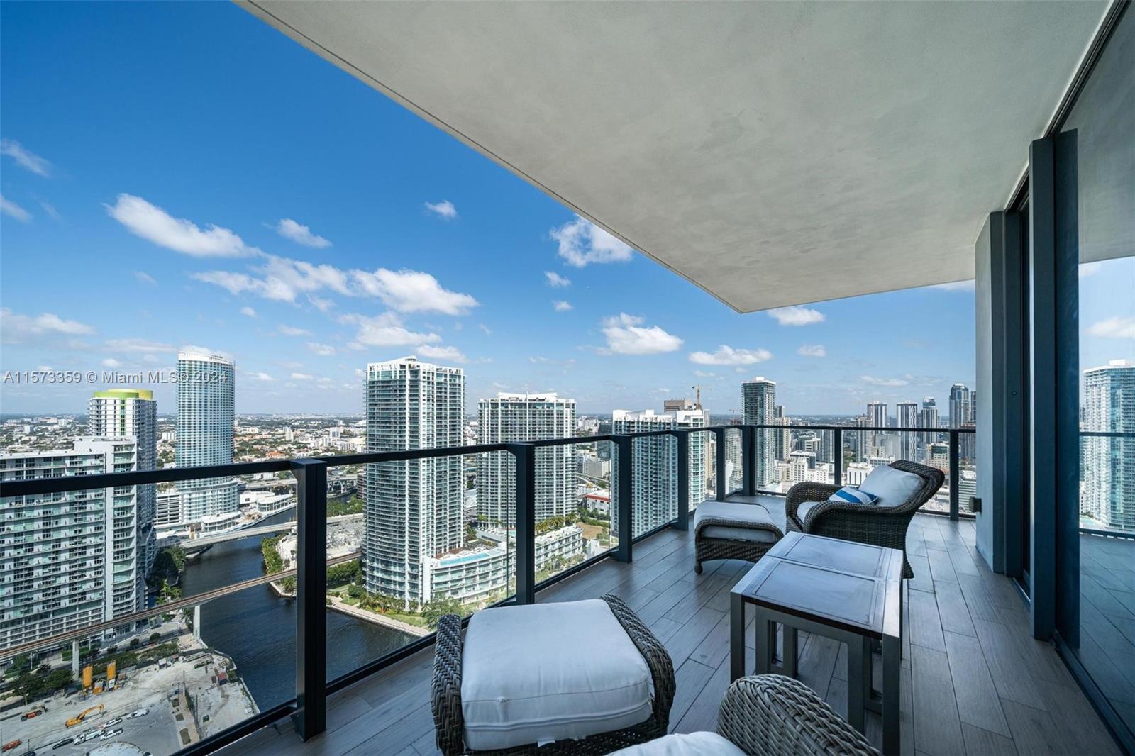 REACH CONDO - Residential