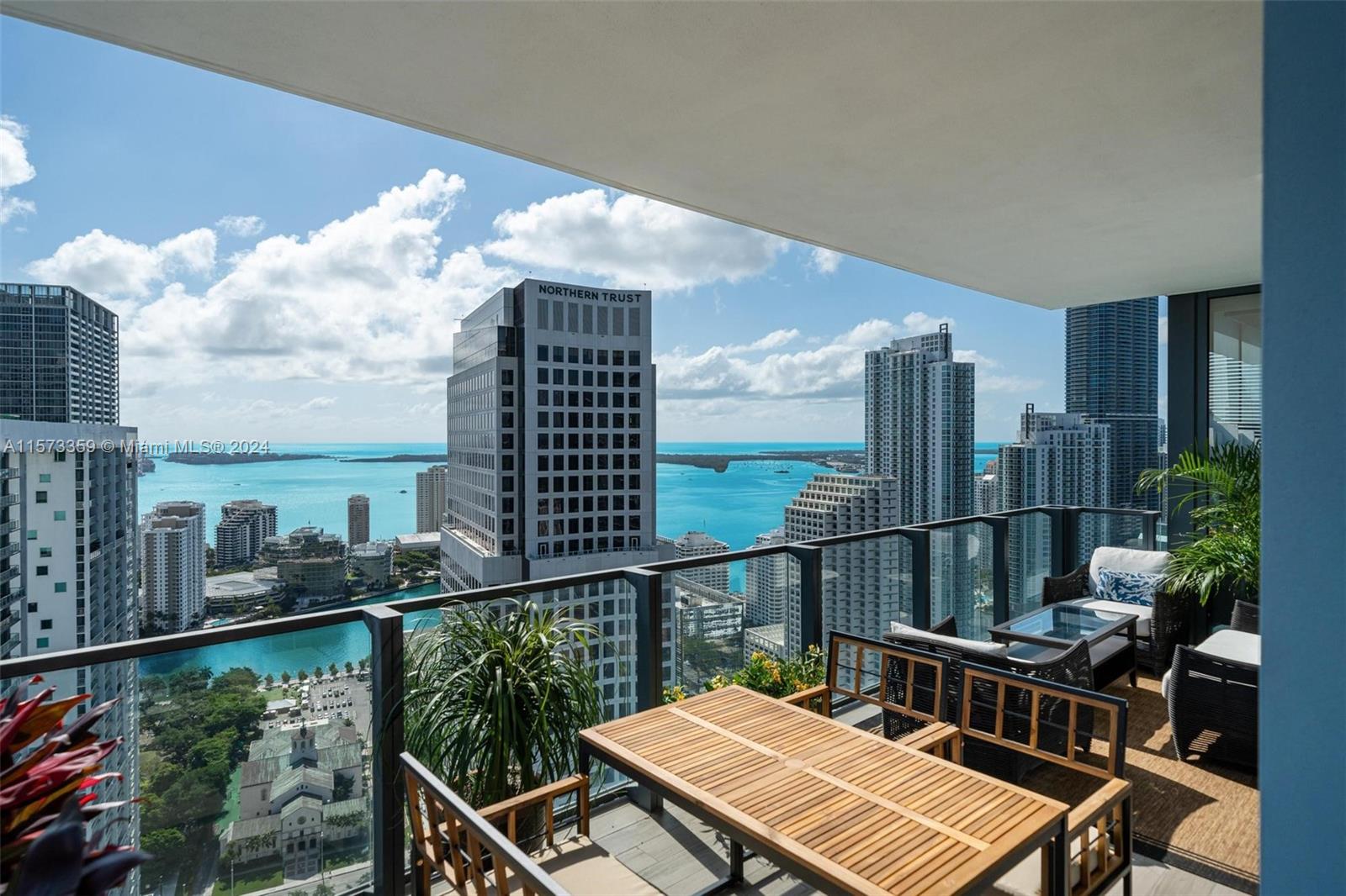 REACH CONDO - Residential