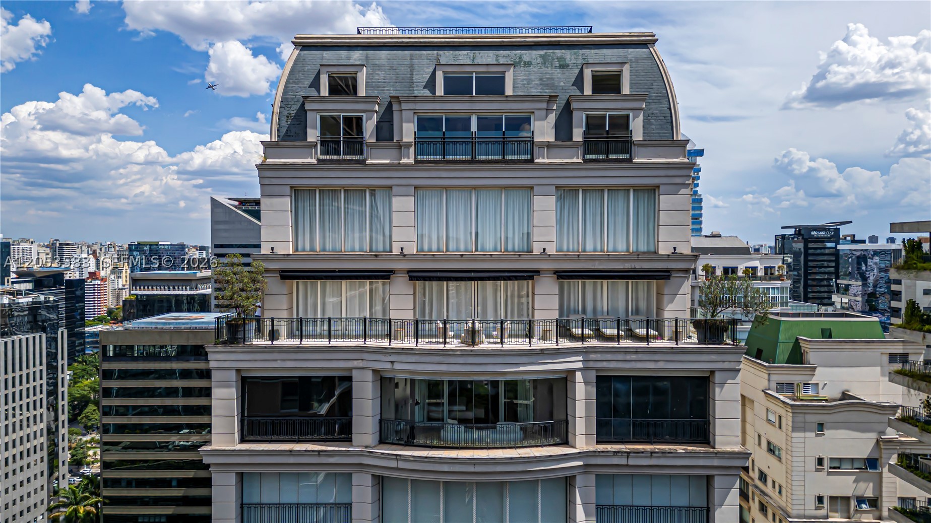 CHATEAU LATOUR - Residential