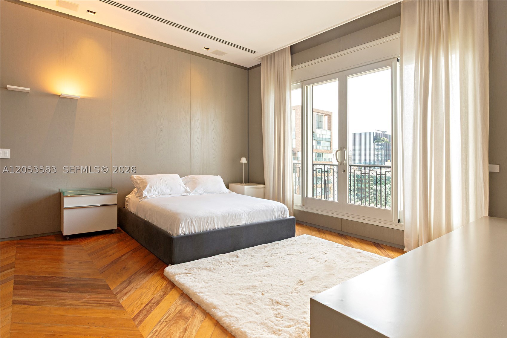 CHATEAU LATOUR - Residential