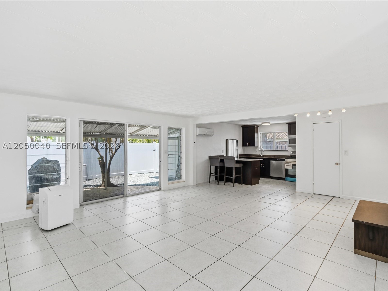 LAUDERDALE BEACH EXT UNIT - Residential Lease