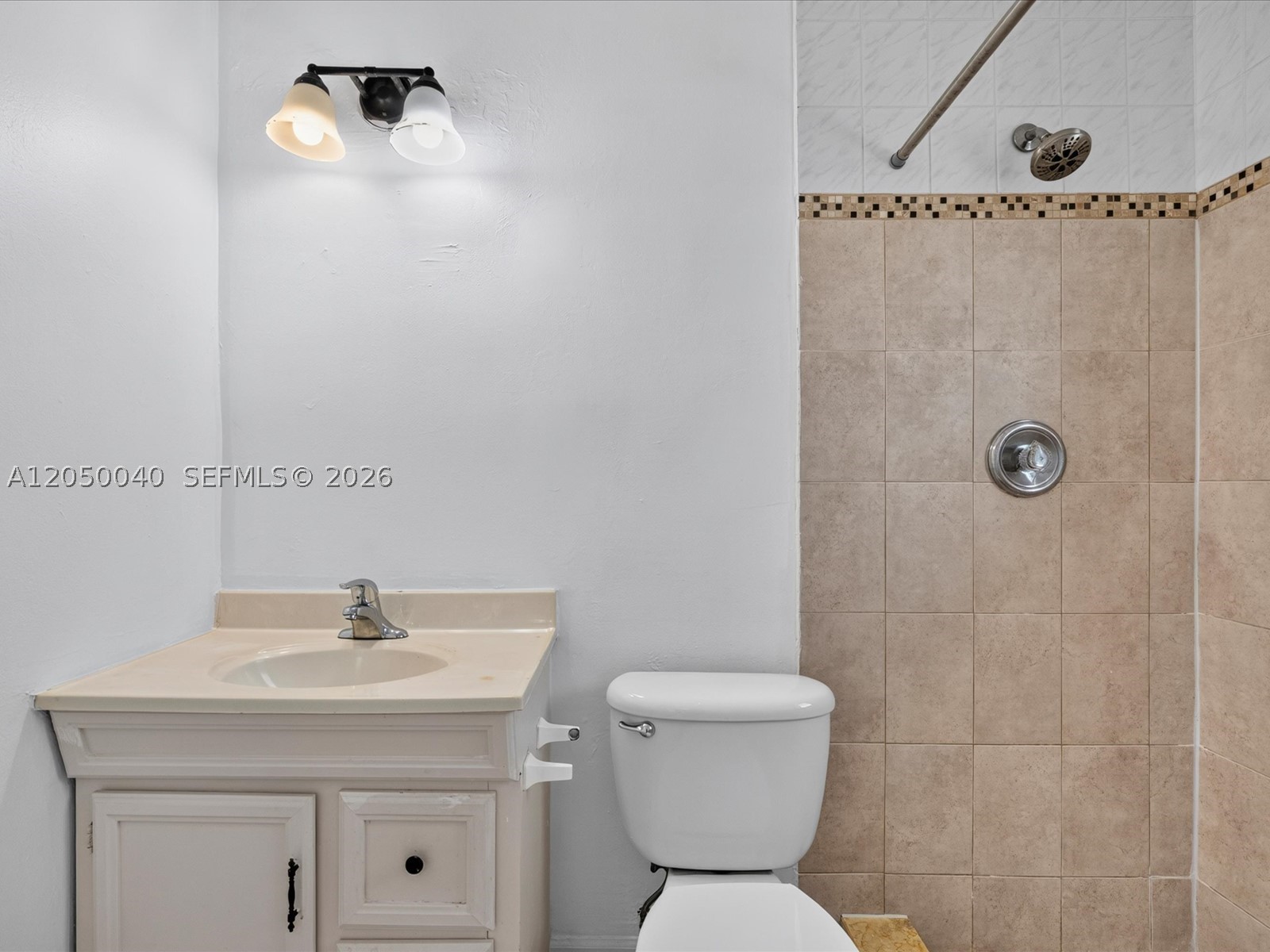 LAUDERDALE BEACH EXT UNIT - Residential Lease