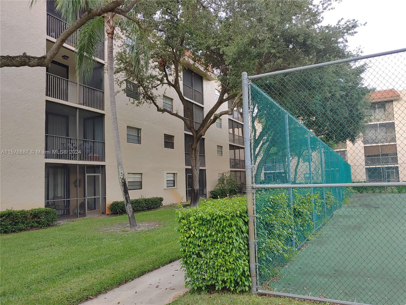 PLANTATION RACQUET CLUB - Residential