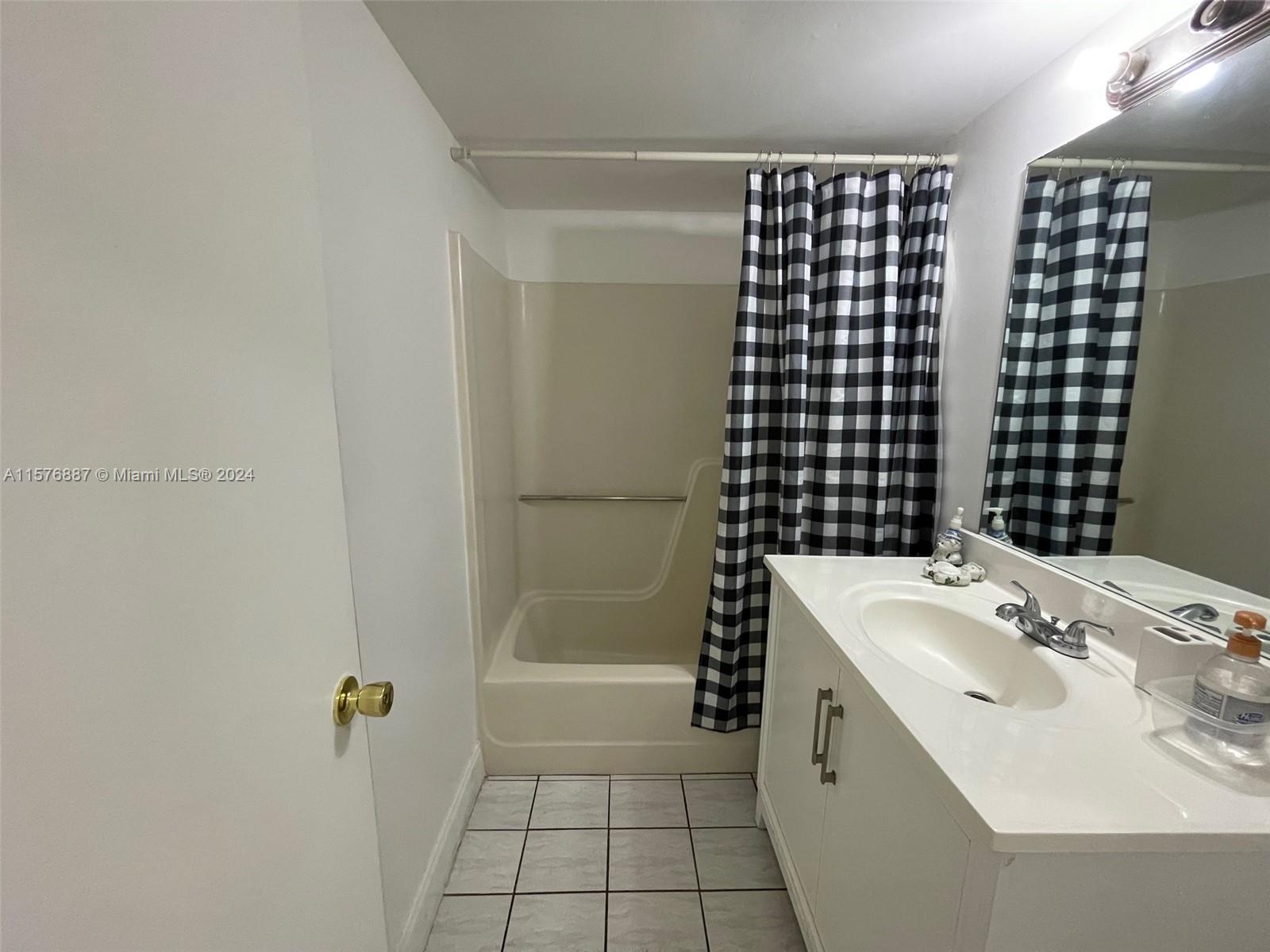 PLANTATION RACQUET CLUB - Residential
