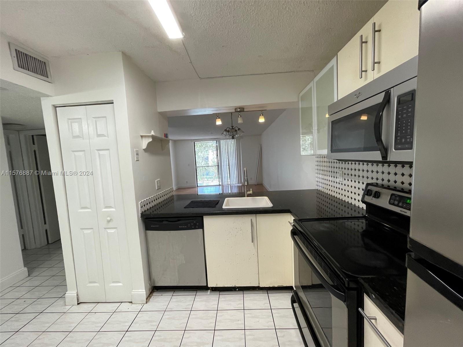 PLANTATION RACQUET CLUB - Residential