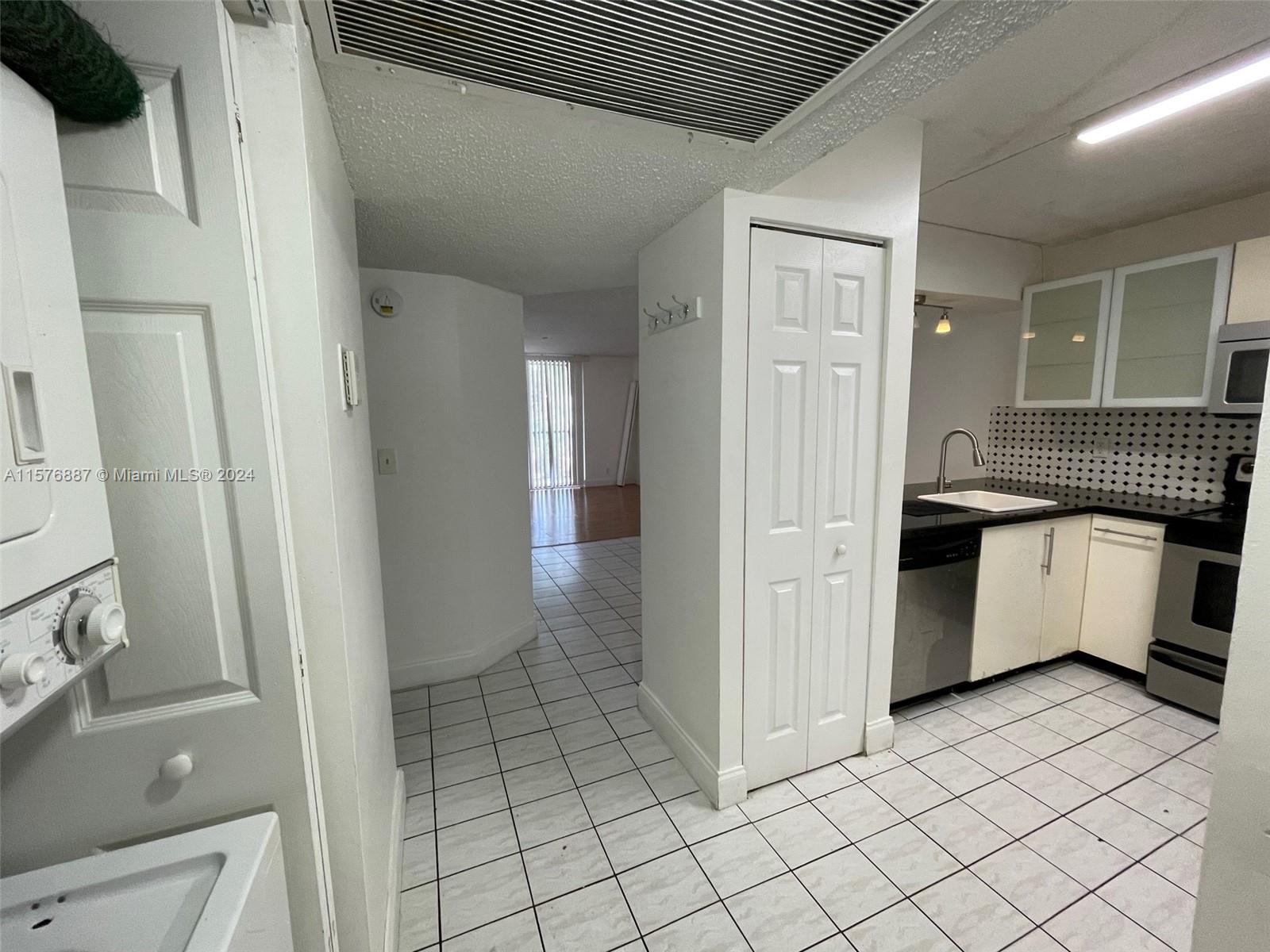 PLANTATION RACQUET CLUB - Residential