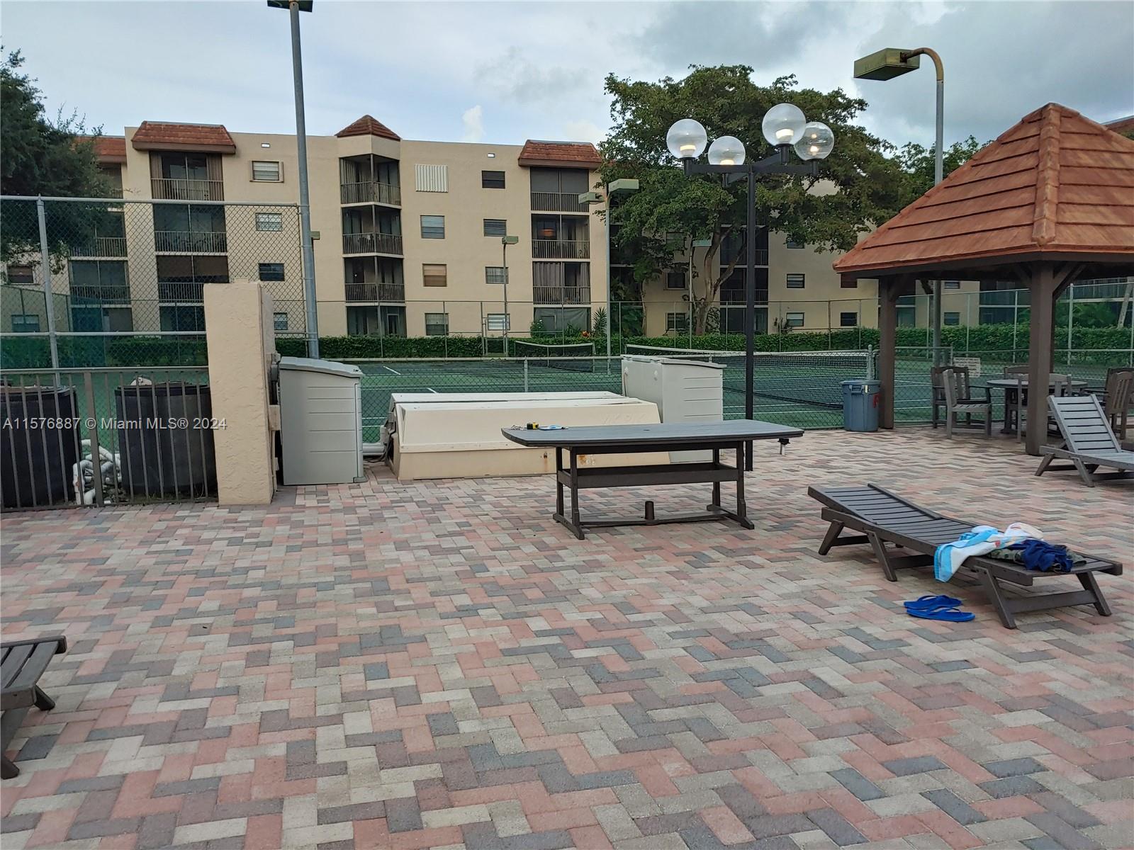 PLANTATION RACQUET CLUB - Residential