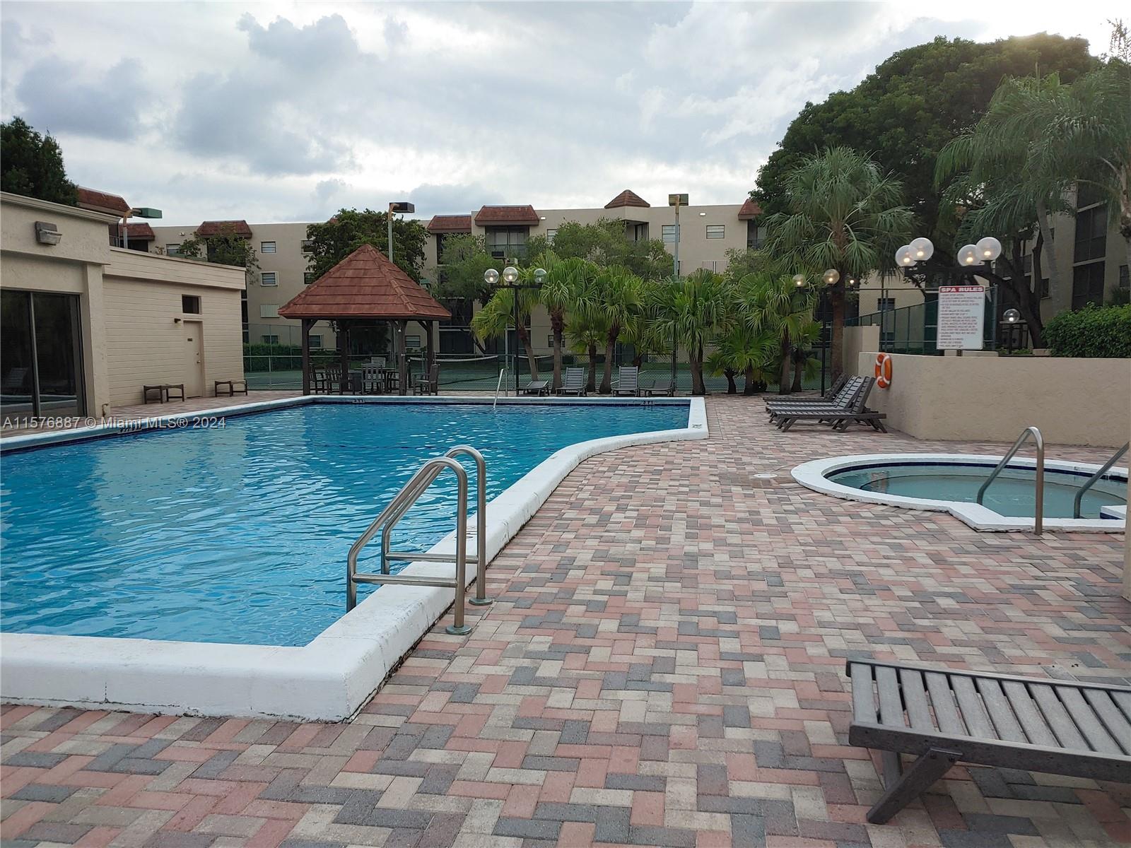 PLANTATION RACQUET CLUB - Residential
