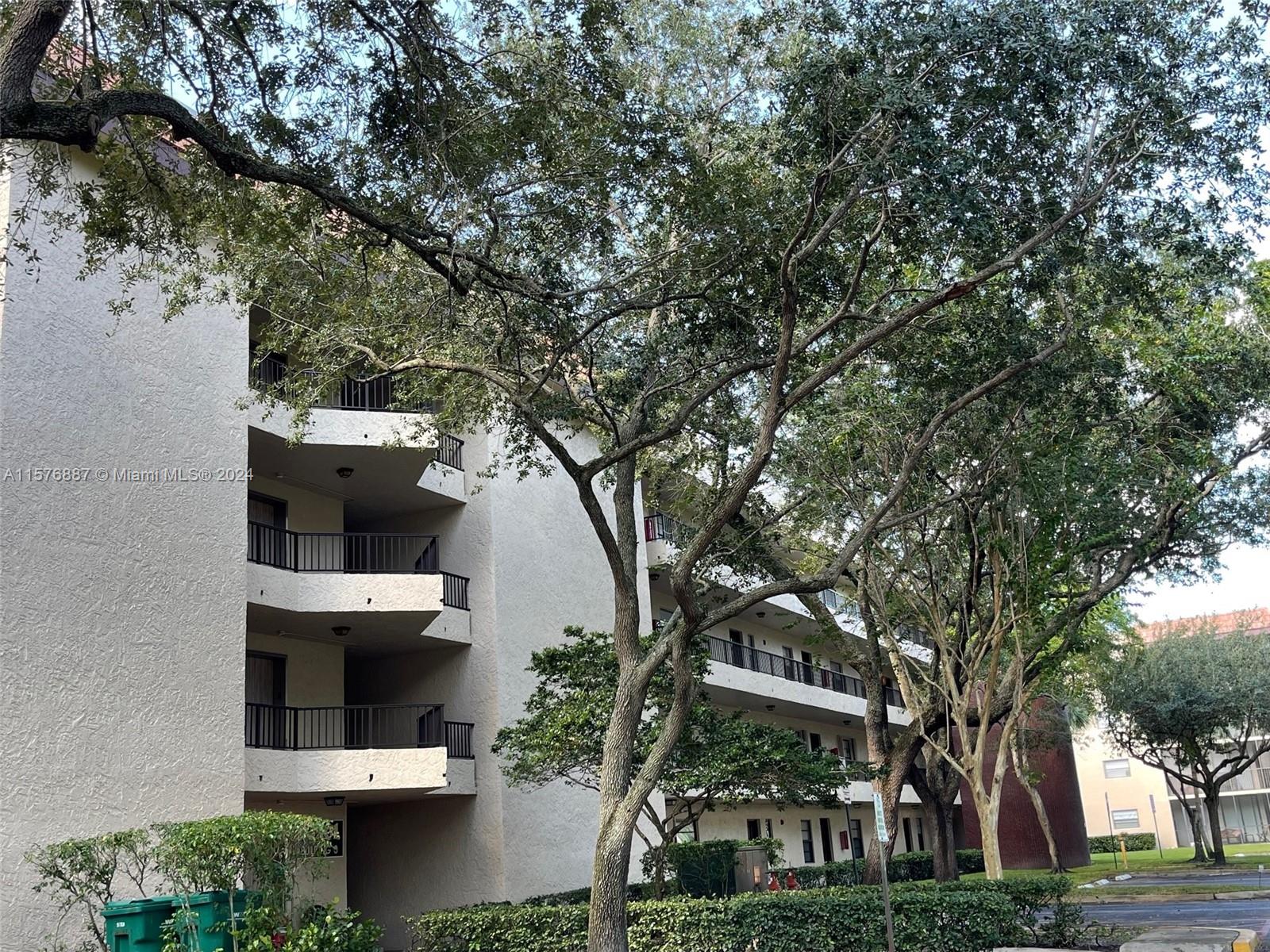PLANTATION RACQUET CLUB - Residential
