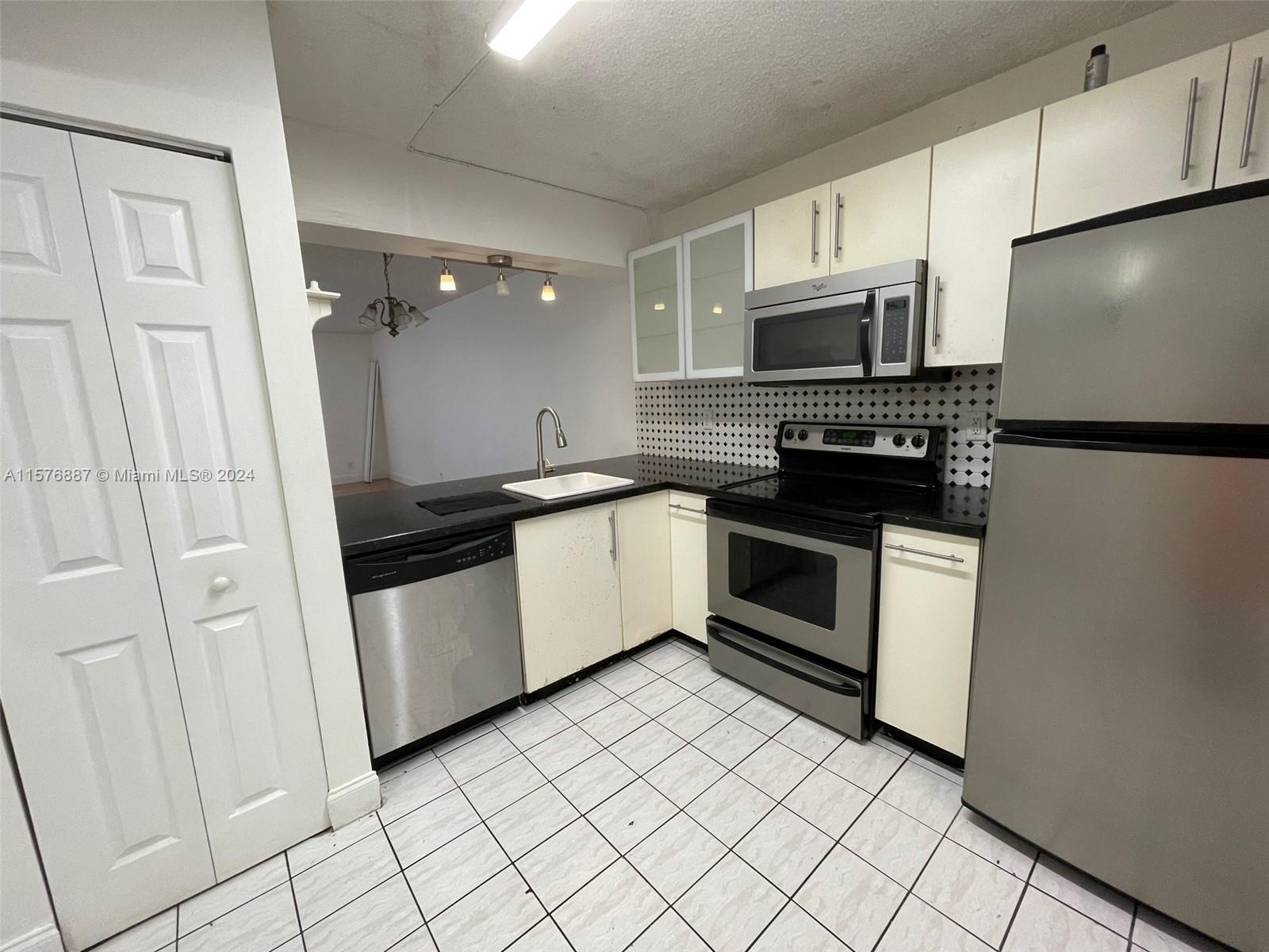 PLANTATION RACQUET CLUB - Residential