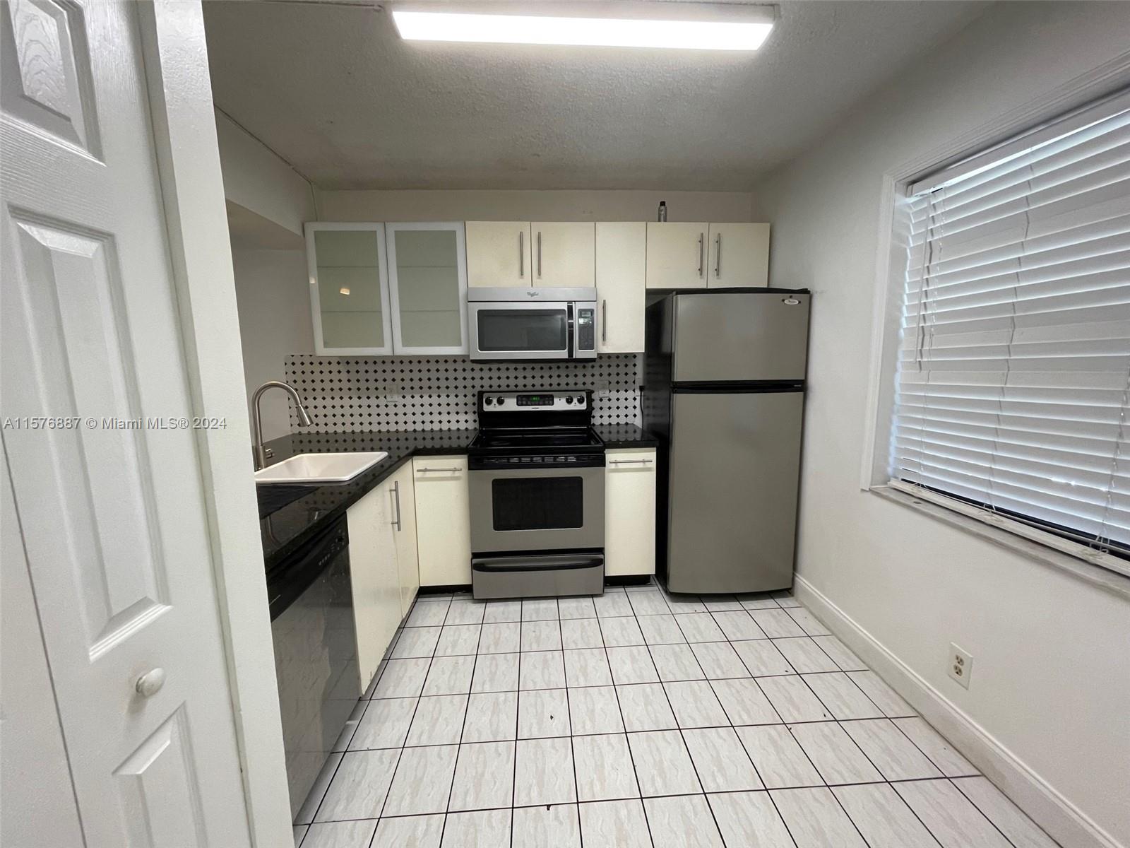 PLANTATION RACQUET CLUB - Residential