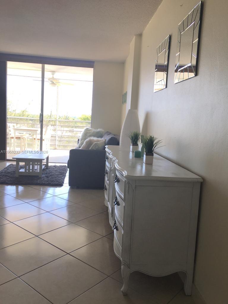 EASTERN SHORES WHITE HOUS - Residential