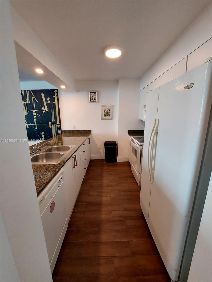 THE CLUB AT BRICKELL BAY - Residential