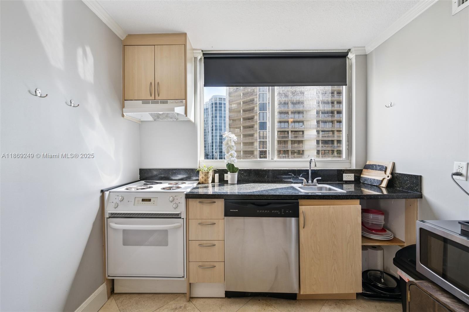 THE MUTINY CONDO - Residential
