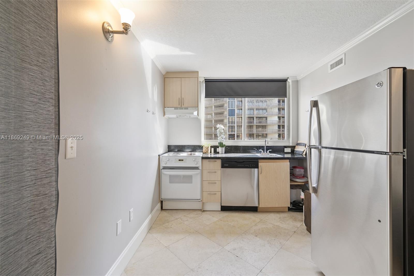 THE MUTINY CONDO - Residential