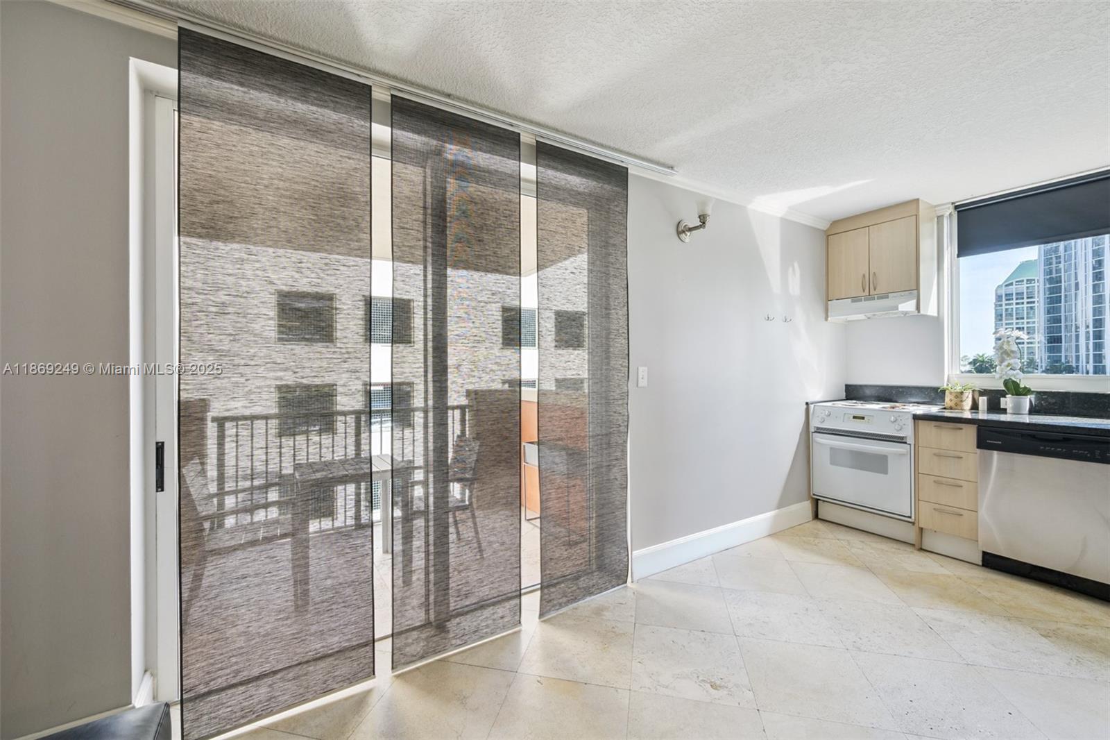 THE MUTINY CONDO - Residential