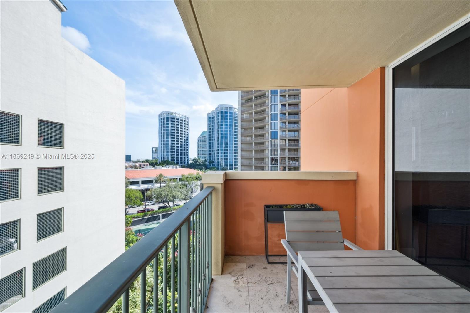 THE MUTINY CONDO - Residential