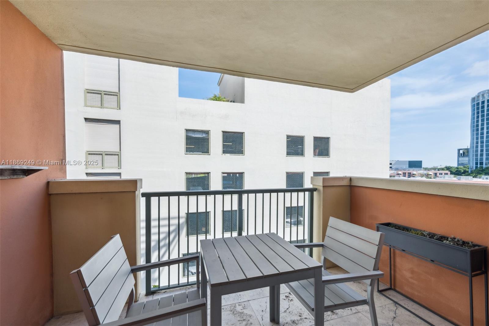 THE MUTINY CONDO - Residential