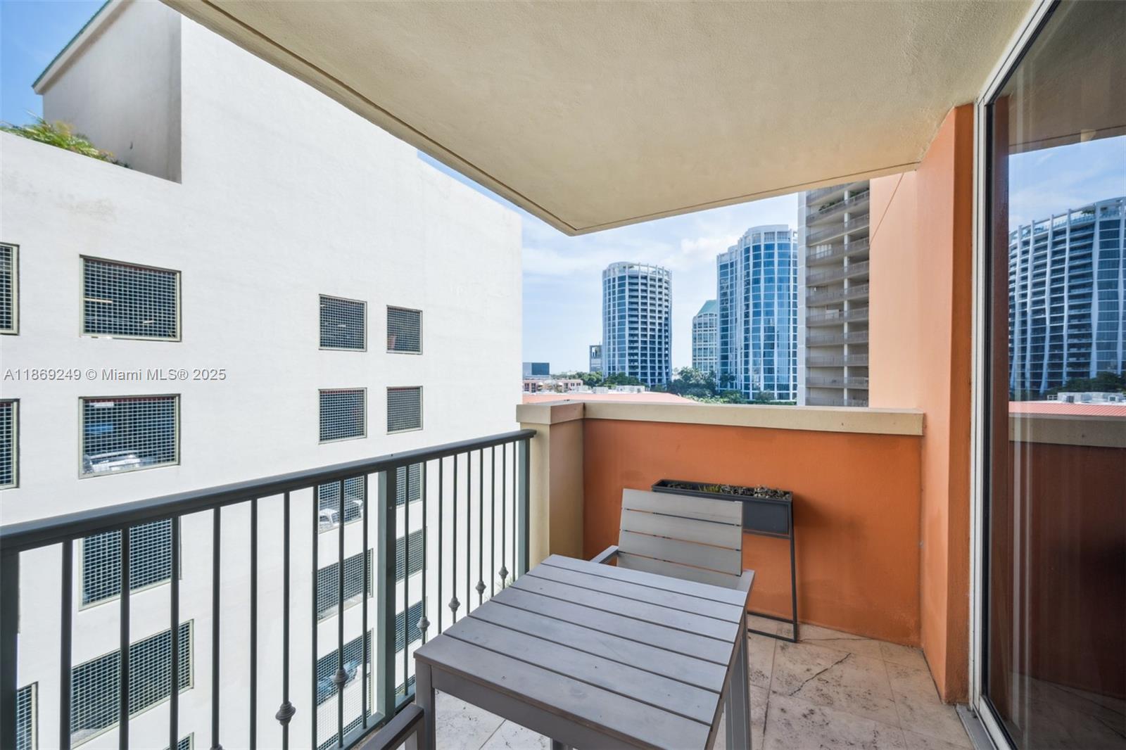 THE MUTINY CONDO - Residential