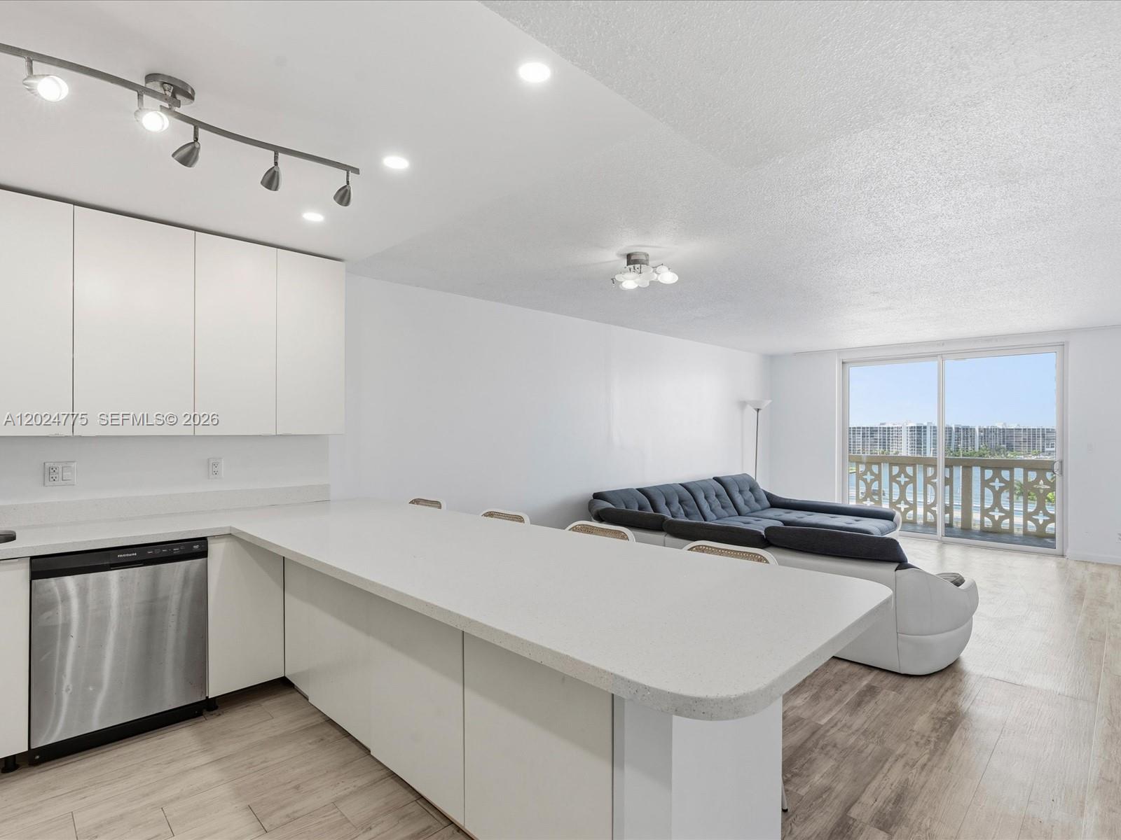 IMPERIAL TOWERS CONDO - Residential