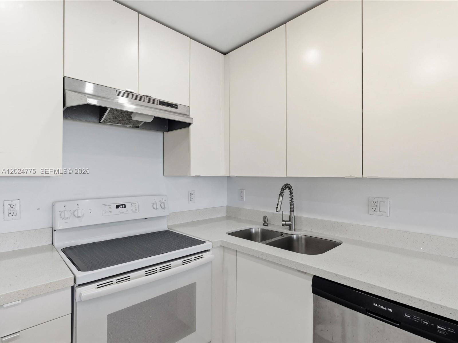 IMPERIAL TOWERS CONDO - Residential