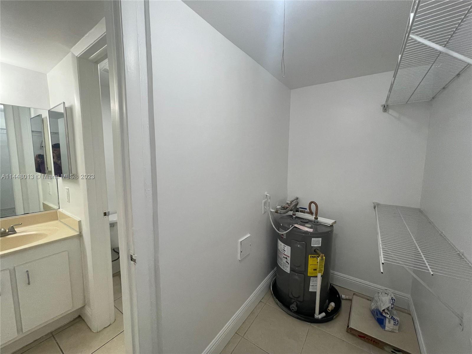 INVERRARY GARDENS CONDO I - Residential Lease