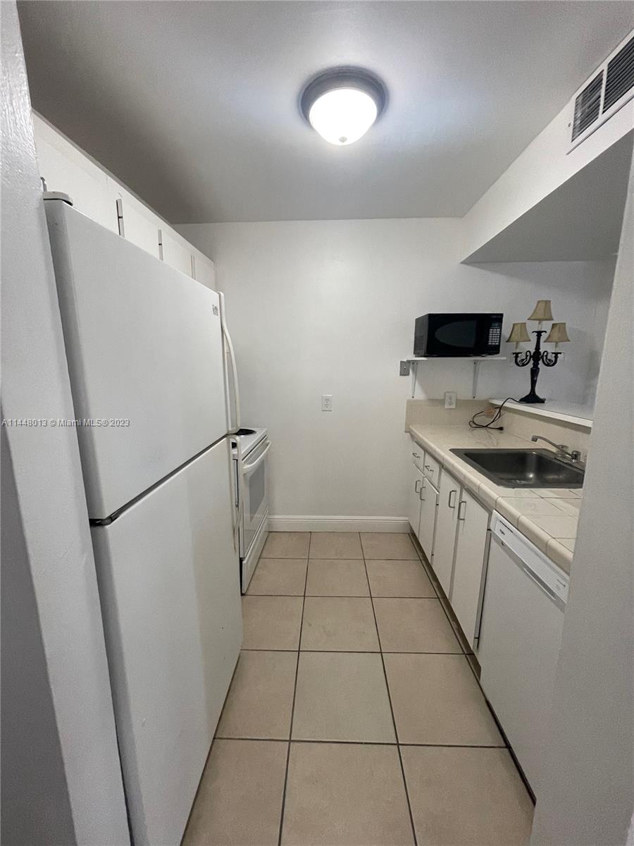 INVERRARY GARDENS CONDO I - Residential Lease