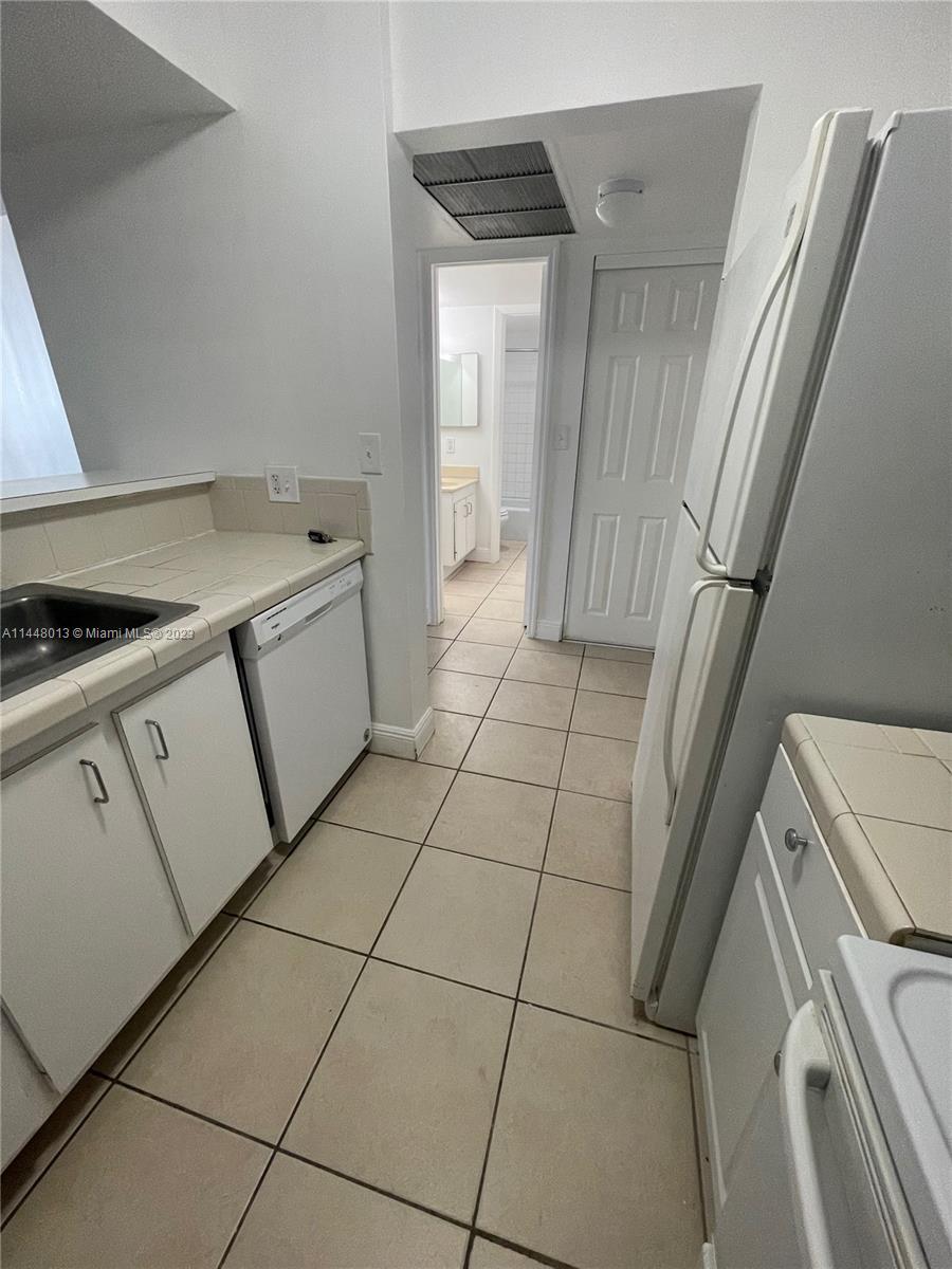 INVERRARY GARDENS CONDO I - Residential Lease