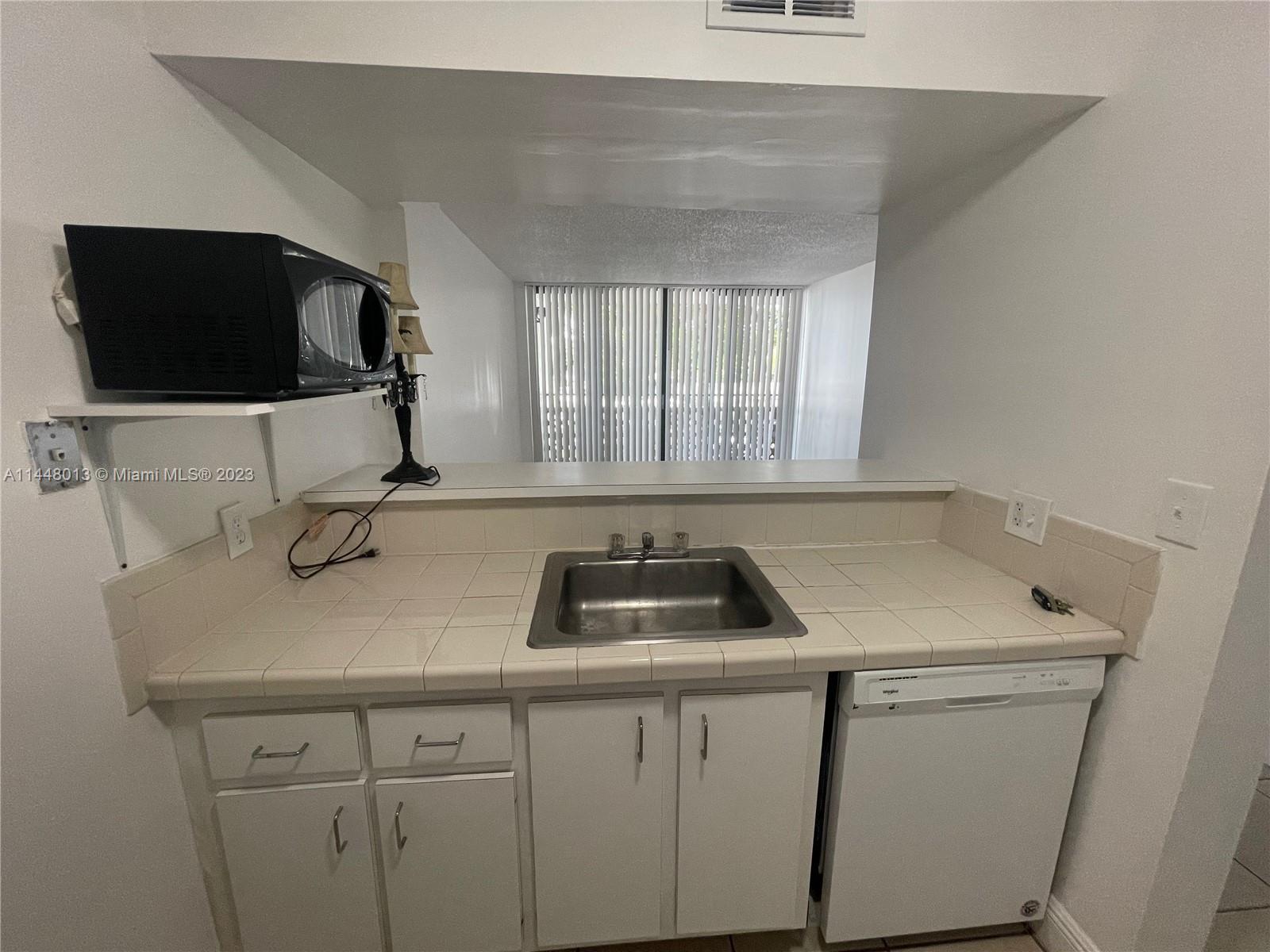 INVERRARY GARDENS CONDO I - Residential Lease